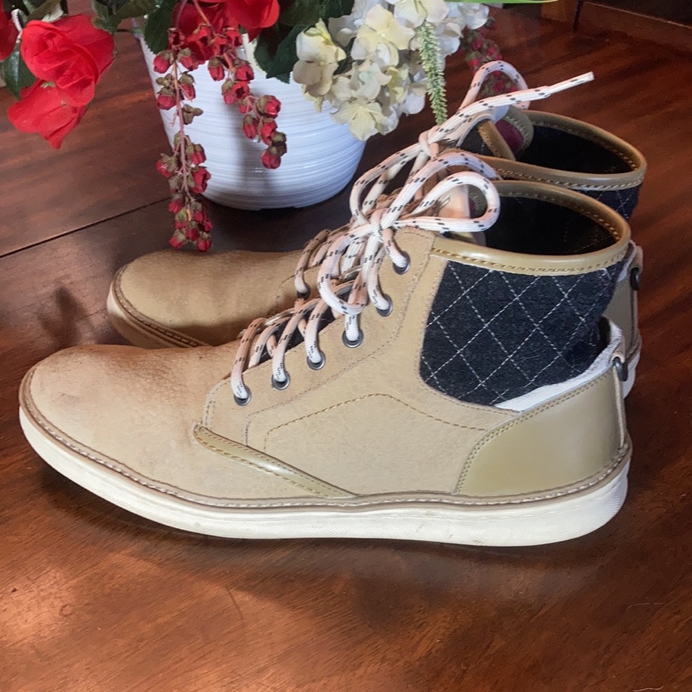 PUMA HIGH TOP SNEAKERS.